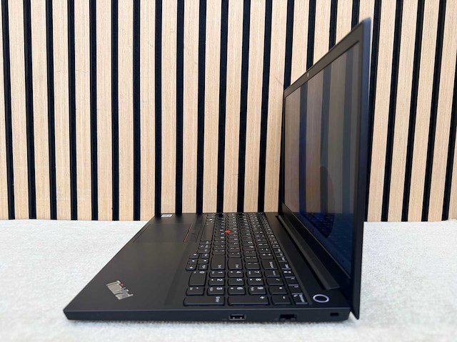 Lenovo - thinkpad e15 - i5 / 16gb / 256gb / 15,3" laptop - afbeelding 3 van  7
