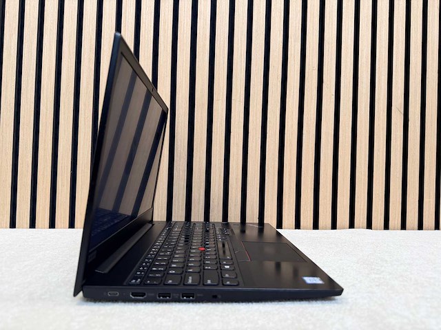 Lenovo - thinkpad e590 - i5 / 16gb / 256gb / 15,3" laptop - afbeelding 3 van  10