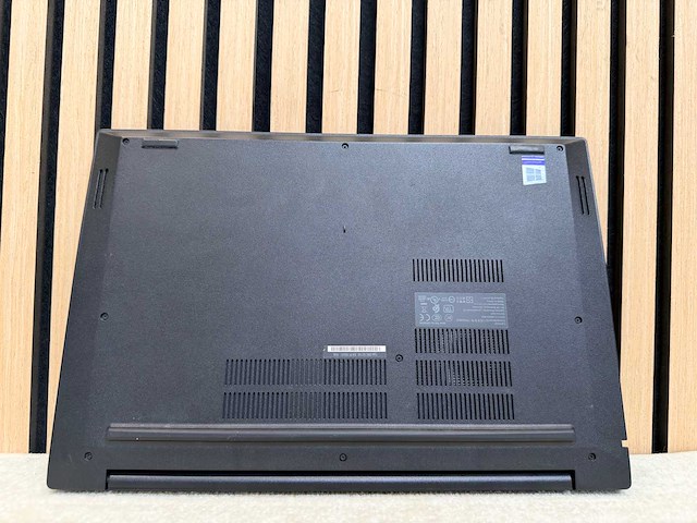 Lenovo - thinkpad e590 - i5 / 16gb / 256gb / 15,3" laptop - afbeelding 7 van  10