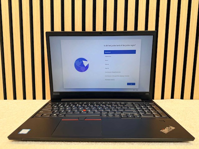 Lenovo - thinkpad e590 - i5 / 8gb / 256gb / 15,3" laptop - afbeelding 1 van  7