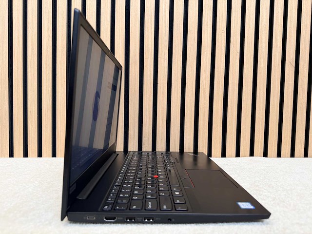 Lenovo - thinkpad e590 - i5 / 8gb / 256gb / 15,3" laptop - afbeelding 2 van  7