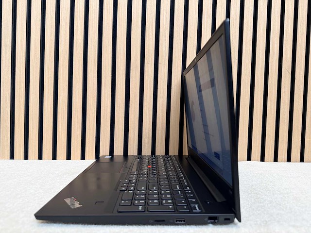 Lenovo - thinkpad e590 - i5 / 8gb / 256gb / 15,3" laptop - afbeelding 3 van  7