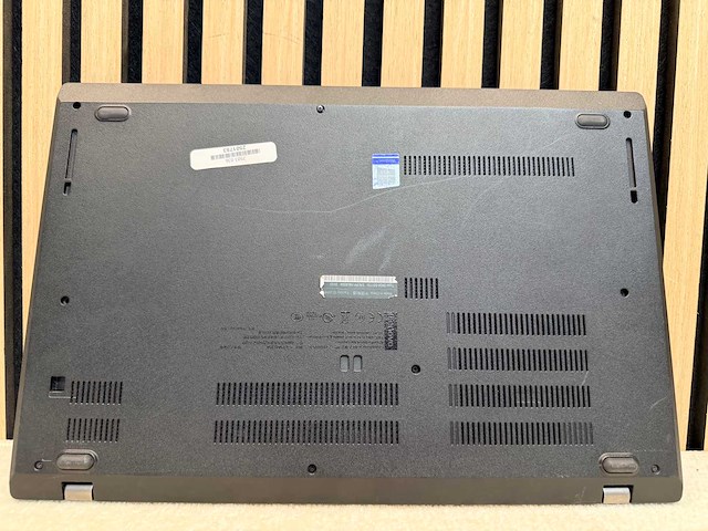 Lenovo - thinkpad l590 - i7 / 16gb / 128gb / 15,3" laptop - afbeelding 6 van  7