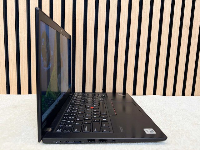 Lenovo - thinkpad x13 gen 1 - i5 / 16gb / 256gb / 13,2" laptop - afbeelding 2 van  9