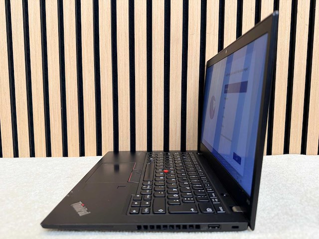 Lenovo - thinkpad x13 gen 1 - ryzen 5 pro / 16gb / 256gb / 13,2" laptop - afbeelding 4 van  10