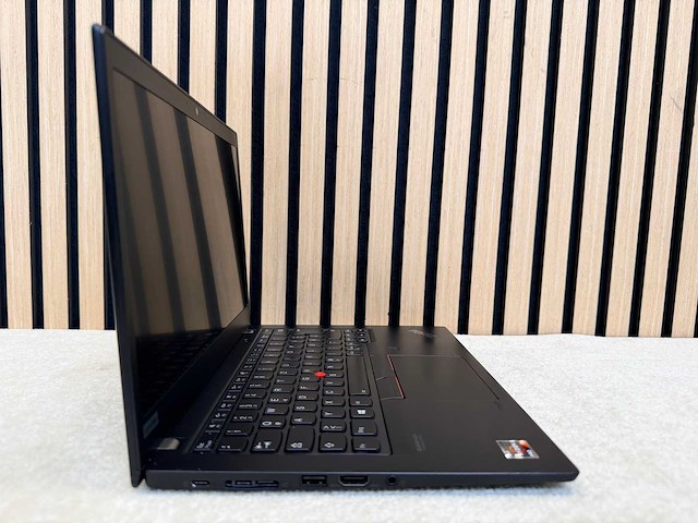 Lenovo - thinkpad x13 gen 1 - ryzen 5 pro / 16gb / 256gb / 13,2" laptop - afbeelding 2 van  8