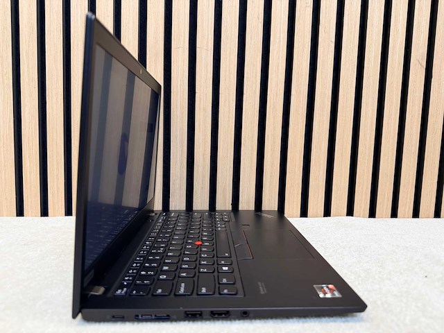 Lenovo - thinkpad x13 gen 1 - ryzen 5 pro / 16gb / 256gb / 13,2" laptop - afbeelding 2 van  6