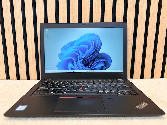 Lenovo - thinkpad x280 - i5 / 8gb / 256gb / 12,7" laptop - afbeelding 1 van  7