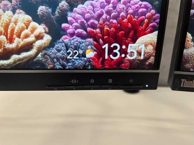 Lenovo - thinkvision t24-40 - 24" monitor set op markant duo arm - afbeelding 12 van  17