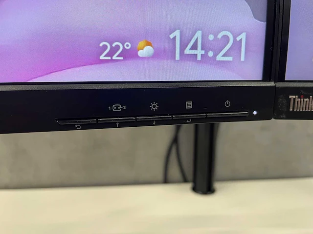 Lenovo - thinkvision t24-40 - 24" monitor set op markant duo arm - afbeelding 14 van  17