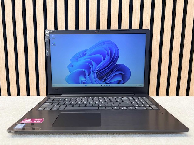 Lenovo - v330-15ikb - i3 / 8gb / 256gb / 15,3" laptop - afbeelding 1 van  12