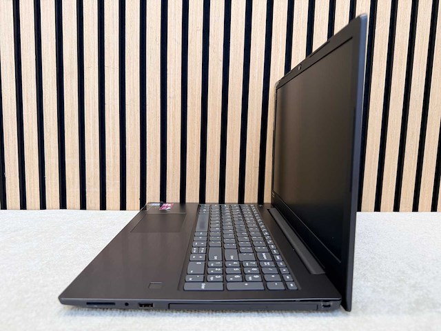 Lenovo - v330-15ikb - i3 / 8gb / 256gb / 15,3" laptop - afbeelding 6 van  12