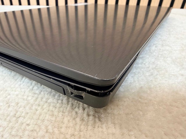 Lenovo - v330-15ikb - i3 / 8gb / 256gb / 15,3" laptop - afbeelding 12 van  12