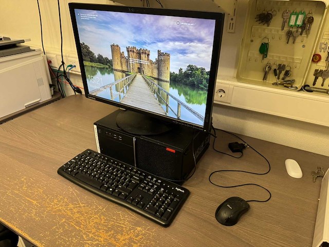 Lenovo - v520-15ikl - desktop met monitor - afbeelding 1 van  5