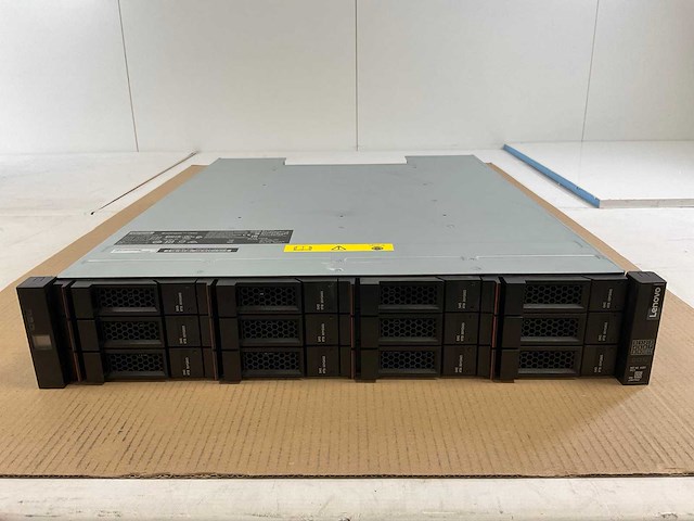 Lenovo (4587) 12x 8 tb sas(st8000nm0075) disk array enclosure storage - afbeelding 1 van  11