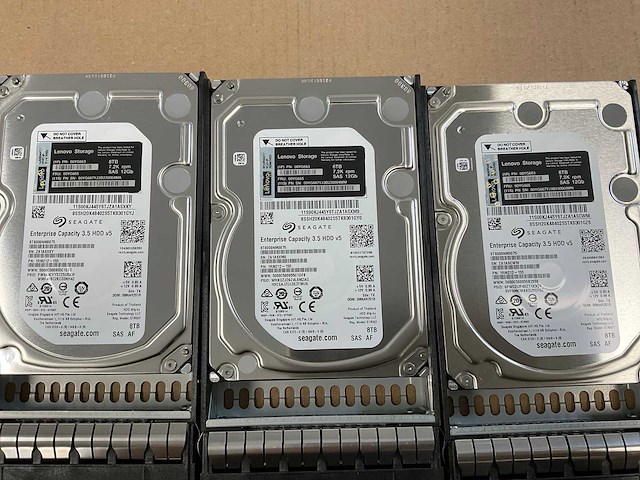 Lenovo (4587) 12x 8 tb sas(st8000nm0075) disk array enclosure storage - afbeelding 11 van  11