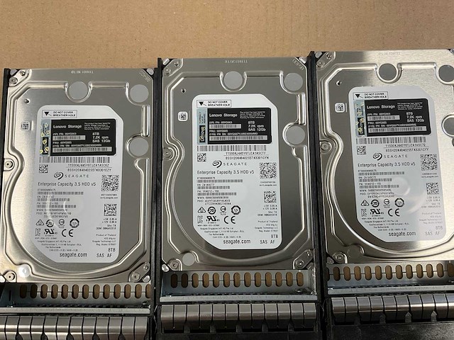Lenovo (4587) 12x 8 tb sas(st8000nm0075) disk array enclosure storage - afbeelding 11 van  11