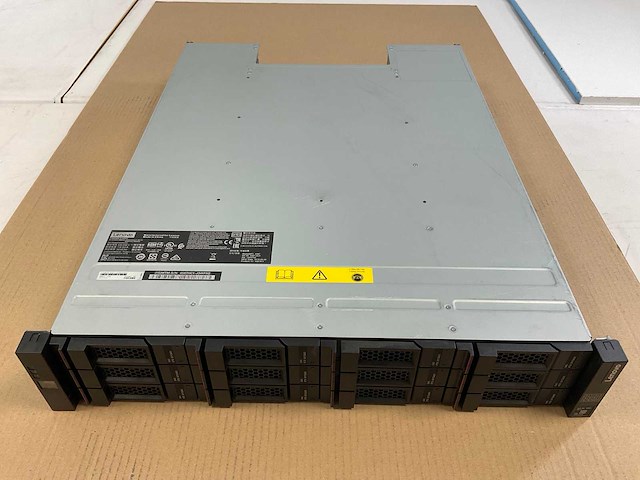 Lenovo (4587) 12x 8 tb sas(st8000nm0075) disk array enclosure storage - afbeelding 3 van  10