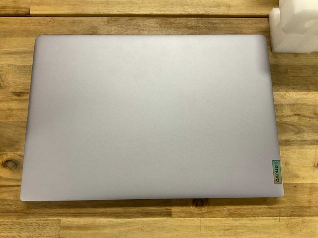 Lenovo ideapad 3 17” laptop - afbeelding 1 van  6