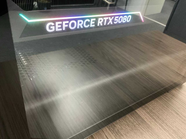 Lenovo legion t7 | rtx 5080 | ultra 9 | 90y6cto1ww desktop - afbeelding 10 van  13