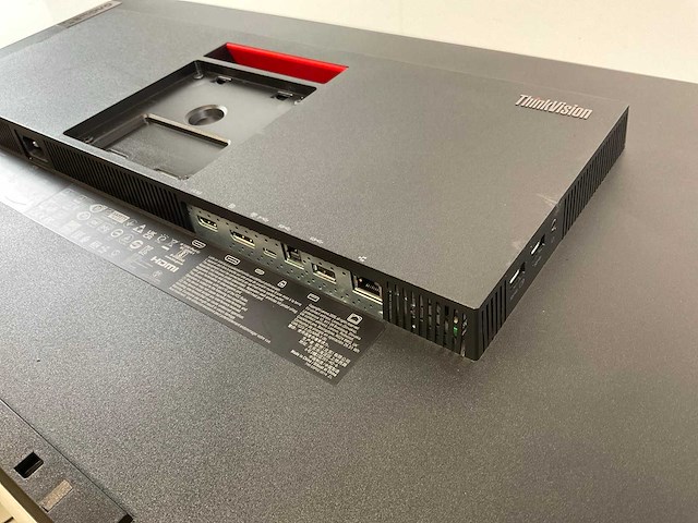 Lenovo (p32p-20) 32”, 3840x2160 (uhd) ips monitor - afbeelding 5 van  6