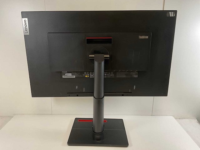 Lenovo (p32p-20) 32”, 3840x2160 (uhd) ips monitor - afbeelding 4 van  6