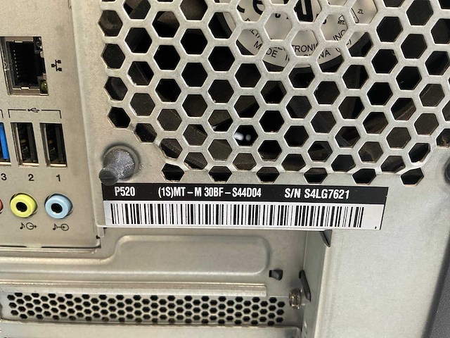 Lenovo p520, xeon(r) w-2135, 64 gb ram (4x16gb), 1x 1 tb hdd - 1x 512 gb nvme, nvidia quadro p1000 4 gb workstation - afbeelding 4 van  4