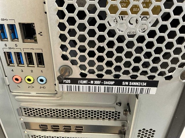 Lenovo p520, xeon(r) w-2135, 64 gb ram (4x16gb), 512 gb nvme, nvidia quadro p1000 4 gb workstation - afbeelding 4 van  4