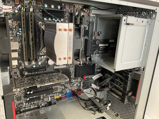 Lenovo p520, xeon(r) w-2135, 64 gb ram (4x16gb), 512 gb nvme, nvidia quadro p1000 4 gb workstation - afbeelding 6 van  6