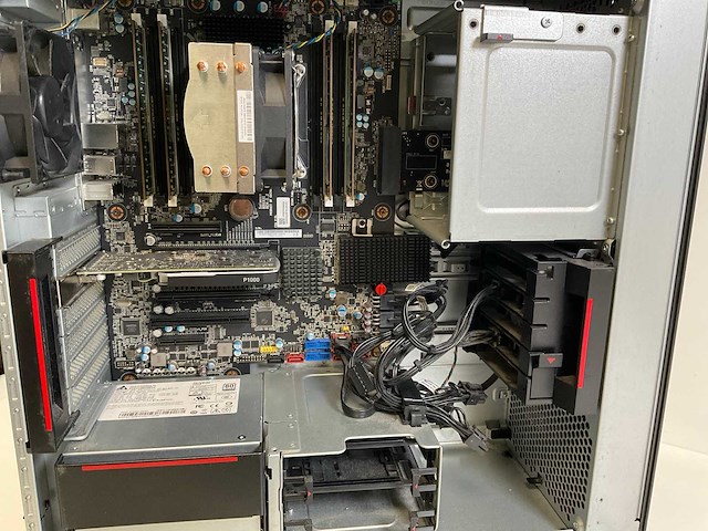 Lenovo p520, xeon(r) w-2135 , 64 gb ram (4x16gb) , 512 gb nvme , nvidia quadro p1000 4 gb workstation - afbeelding 7 van  7
