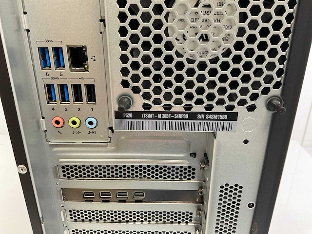 Lenovo p520, xeon(r) w-2135, 64 gb ram, 512 gb nvme, nvidia quadro p1000 4 gb workstation - afbeelding 5 van  5