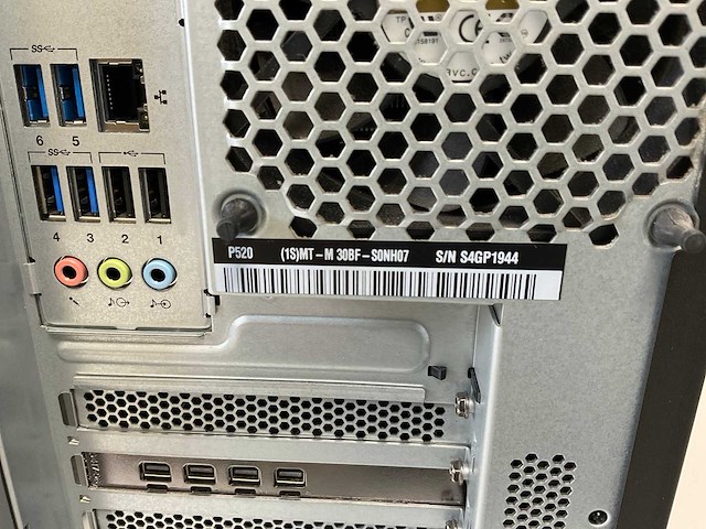 Lenovo p520, xeon(r) w-2135, 64 gb ram, 512 gb nvme, nvidia quadro p1000 4gb workstation - afbeelding 5 van  5