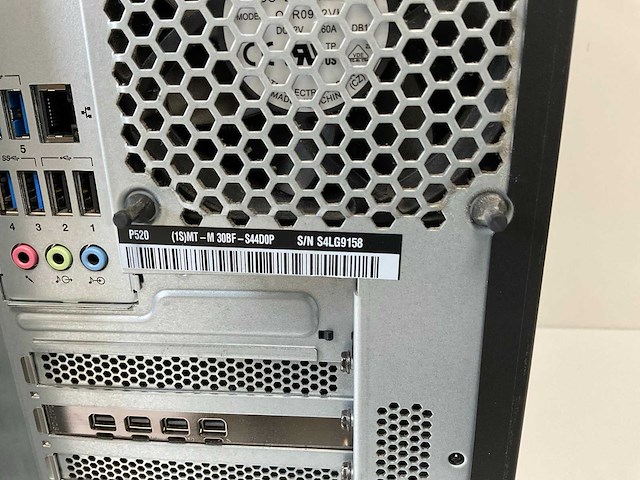 Lenovo p520, xeon(r) w-2135, 64 gb ram, 512 gb nvme, nvidia quadro p1000 4gb workstation - afbeelding 5 van  5