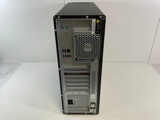 Lenovo p520, xeon(r) w-2135, 64 gb ram, no hdd, nvidia quadro p1000 4 gb workstation - afbeelding 4 van  5