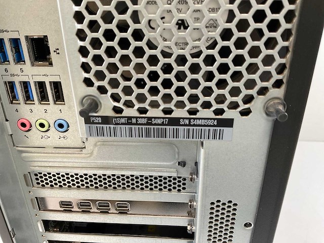 Lenovo p520, xeon(r) w-2135, 64 gb ram(4x 16 gb), 512 gb nvme, nvidia quadro p1000 4gb workstation - afbeelding 3 van  3