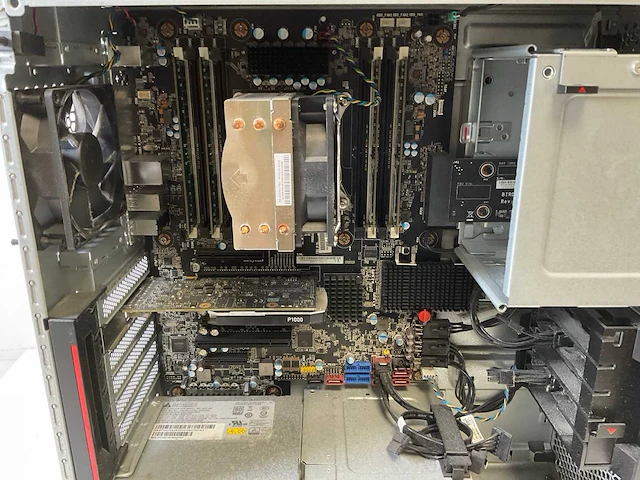 Lenovo p520, xeon(r) w-2135, 64 gb ram(4x 16 gb), 512 gb nvme, nvidia quadro p1000 4gb workstation - afbeelding 7 van  7