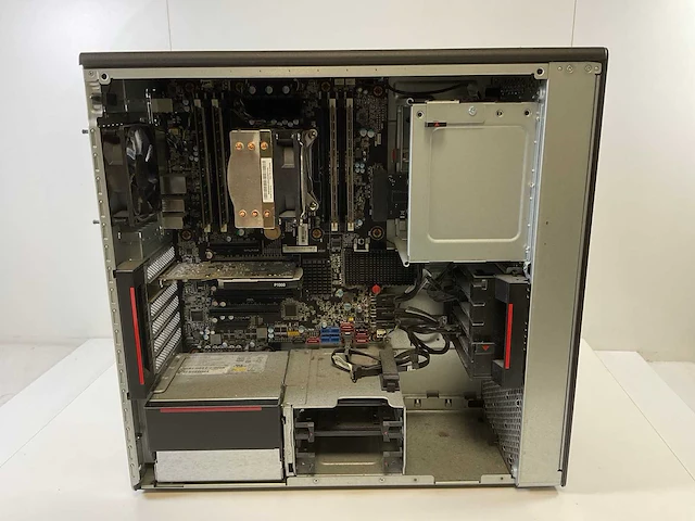 Lenovo p520, xeon(r) w-2135, 64 gb ram(4x 16 gb), 512 gb nvme, nvidia quadro p1000 4gb workstation - afbeelding 6 van  7