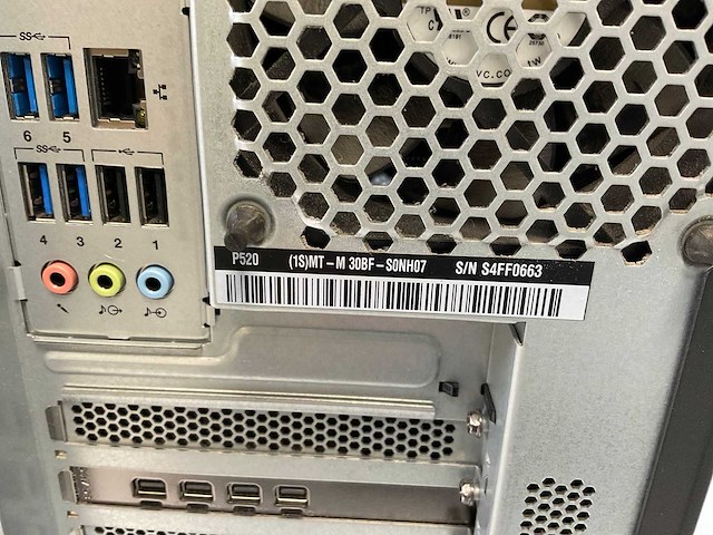 Lenovo p520, xeon(r) w-2135, 64 gb ram(4x 16 gb), no hdd, nvidia quadro p1000 4gb workstation - afbeelding 2 van  2
