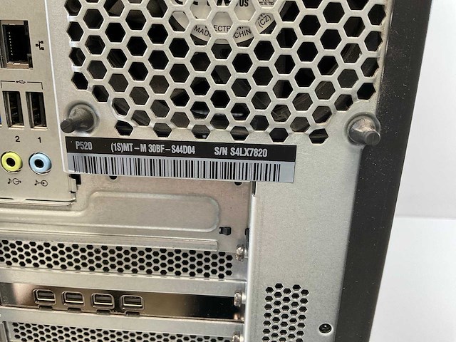 Lenovo p520, xeon(r) w-2135, 64 gb ram(4x 16gb), 512 gb nvme, nvidia quadro p1000 4gb workstation - afbeelding 7 van  7
