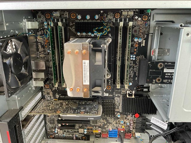 Lenovo p520, xeon(r) w-2135, 64 gb ram(4x 16gb), 512 gb nvme, nvidia quadro p1000 4gb workstation - afbeelding 5 van  6