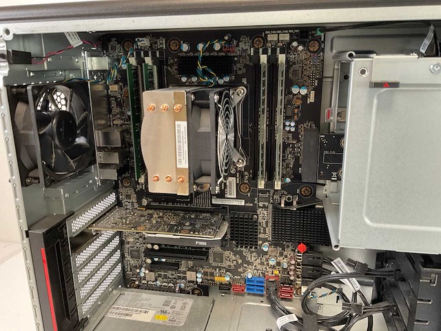 Lenovo p520, xeon(r) w-2135, 64 gb ram(4x 16gb), 512 gb nvme, nvidia quadro p1000 4gb workstation - afbeelding 7 van  7