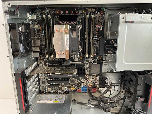 Lenovo p520, xeon(r) w-2135, 64 gb ram(4x 16gb), no hdd, nvidia quadro p1000 4gb workstation - afbeelding 3 van  3