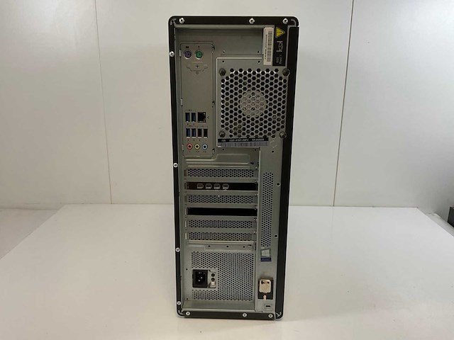 Lenovo p520, xeon(r) w-2135, 64 gb ram(4x 16gb), no hdd, nvidia quadro p1000 4gb workstation - afbeelding 2 van  5