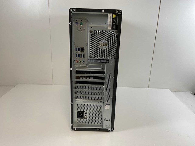 Lenovo p520, xeon(r) w-2245, 128 gb ram(4x 32gb), 512 gb nvme, nvidia quadro p1000 4gb workstation - afbeelding 4 van  7