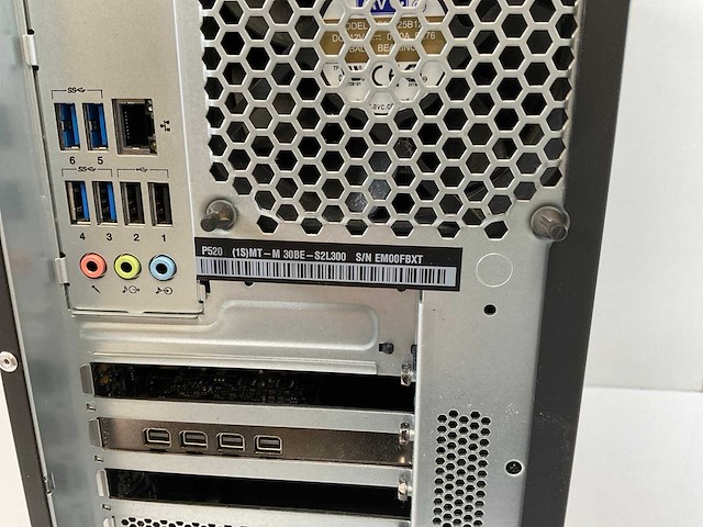 Lenovo p520, xeon(r) w-2245, 128 gb ram(4x 32gb), 512 gb nvme, nvidia quadro p1000 4gb workstation - afbeelding 5 van  7