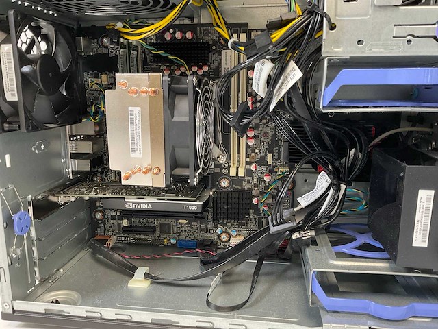 Lenovo p520c, xeon(r) w-2245, 32 gb ram(2x 16gb), 1 tb nvme, nvidia t1000 8gb workstation - afbeelding 6 van  6