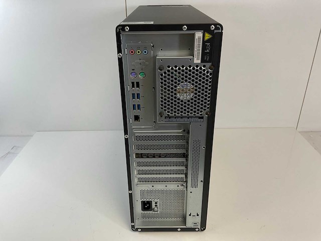 Lenovo p620, amd ryzen threadripper pro 3945wx, 128 gb ram, 1 tb nvme, amd radeon pro wx 3200 4 gb workstation - afbeelding 4 van  5