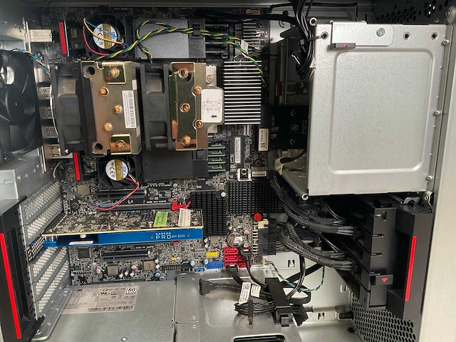 Lenovo p620, amd ryzen threadripper pro 3945wx, 128 gb ram (8x16gb), 1 tb nvme, amd radeon pro wx 3200 4 gb workstation - afbeelding 6 van  6