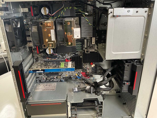 Lenovo p620, amd ryzen threadripper pro 3945wx, 128 gb ram (8x16gb), 1 tb nvme, amd radeon pro wx 3200 4 gb workstation - afbeelding 6 van  6