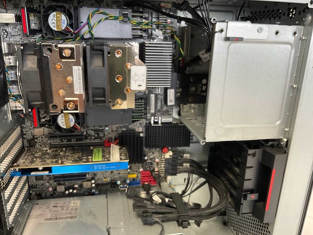Lenovo p620, amd ryzen threadripper pro 3945wx, 128 gb ram (8x16gb), 1 tb nvme, amd radeon pro wx 3200 4 gb workstation - afbeelding 6 van  6